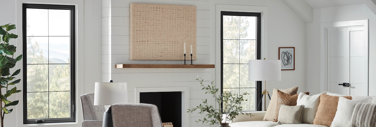 Regency 400 black casement windows in living room, fenêtres à battant
